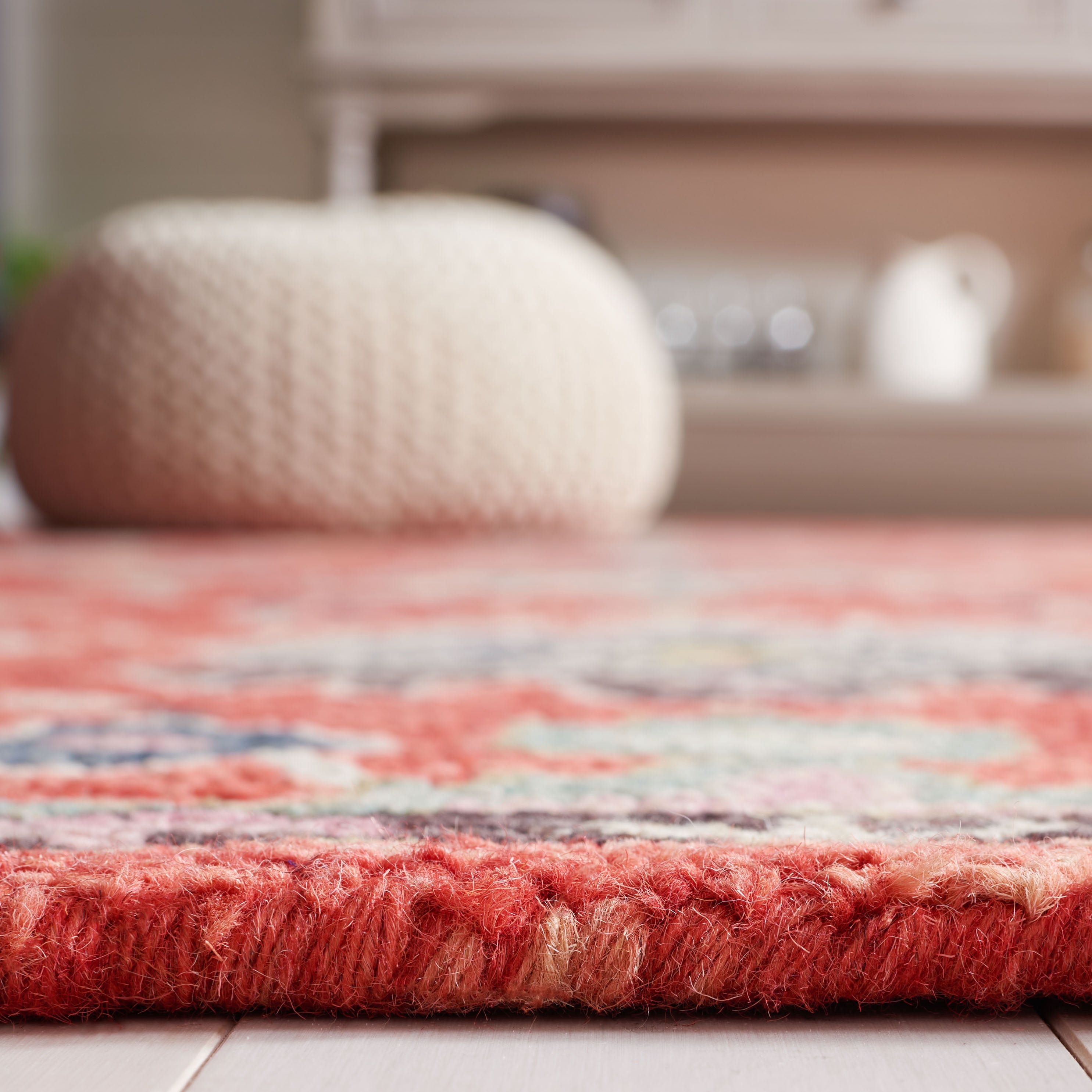 SAFAVIEH Blossom Jessamine Floral Area Rug, Red/Ivory, 6' x 6' Round