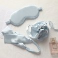 thumbnail image 1 of Banda para el cabello con máscara de seda artificial, bolsa de tela, máscara de ojos de almacenamiento de tres piezas, máscara de ojos para dormir, regalo, 1 of 5