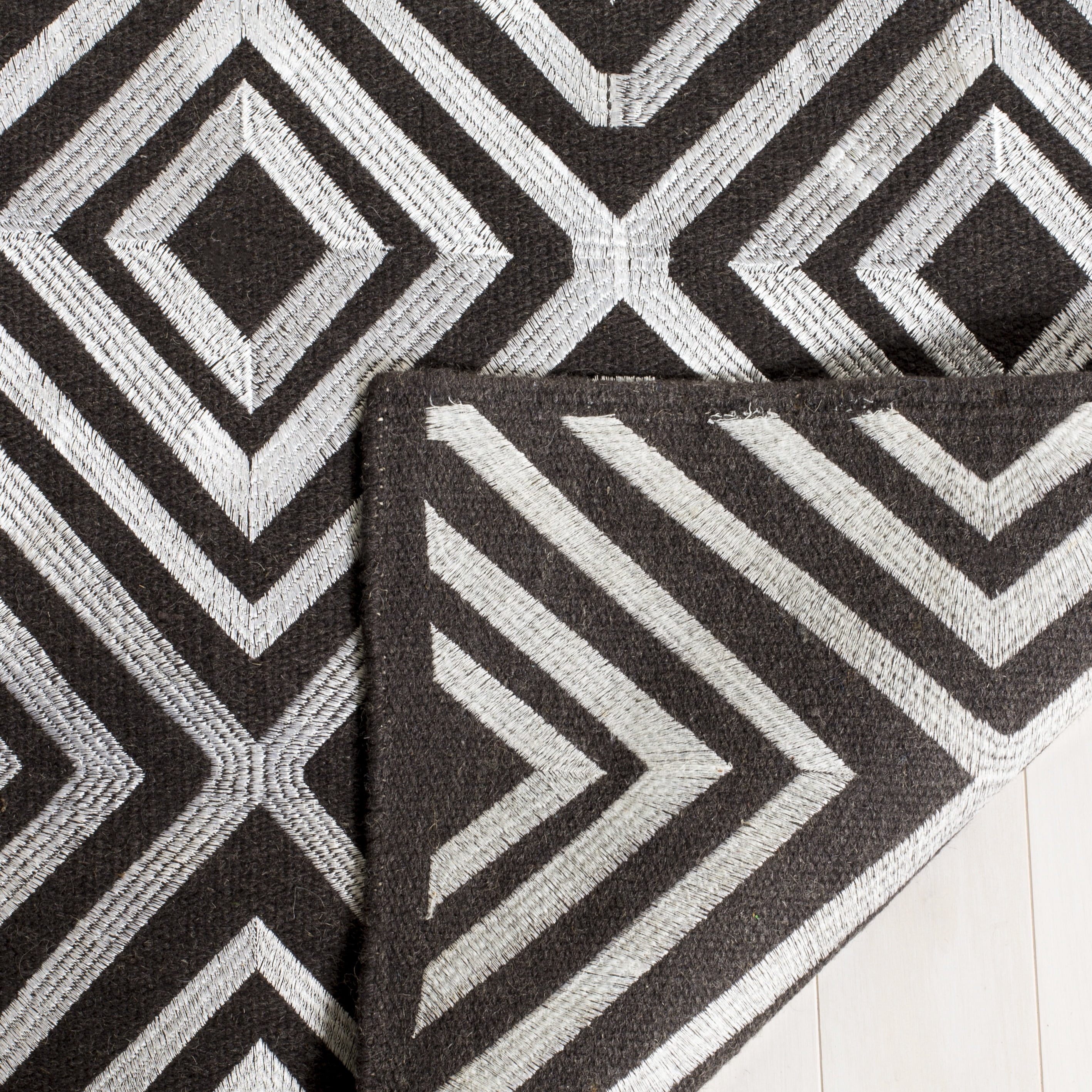 Safavieh Kilim Rachyl Geometric Wool Area Rug, Charcoal, 5' x 8'