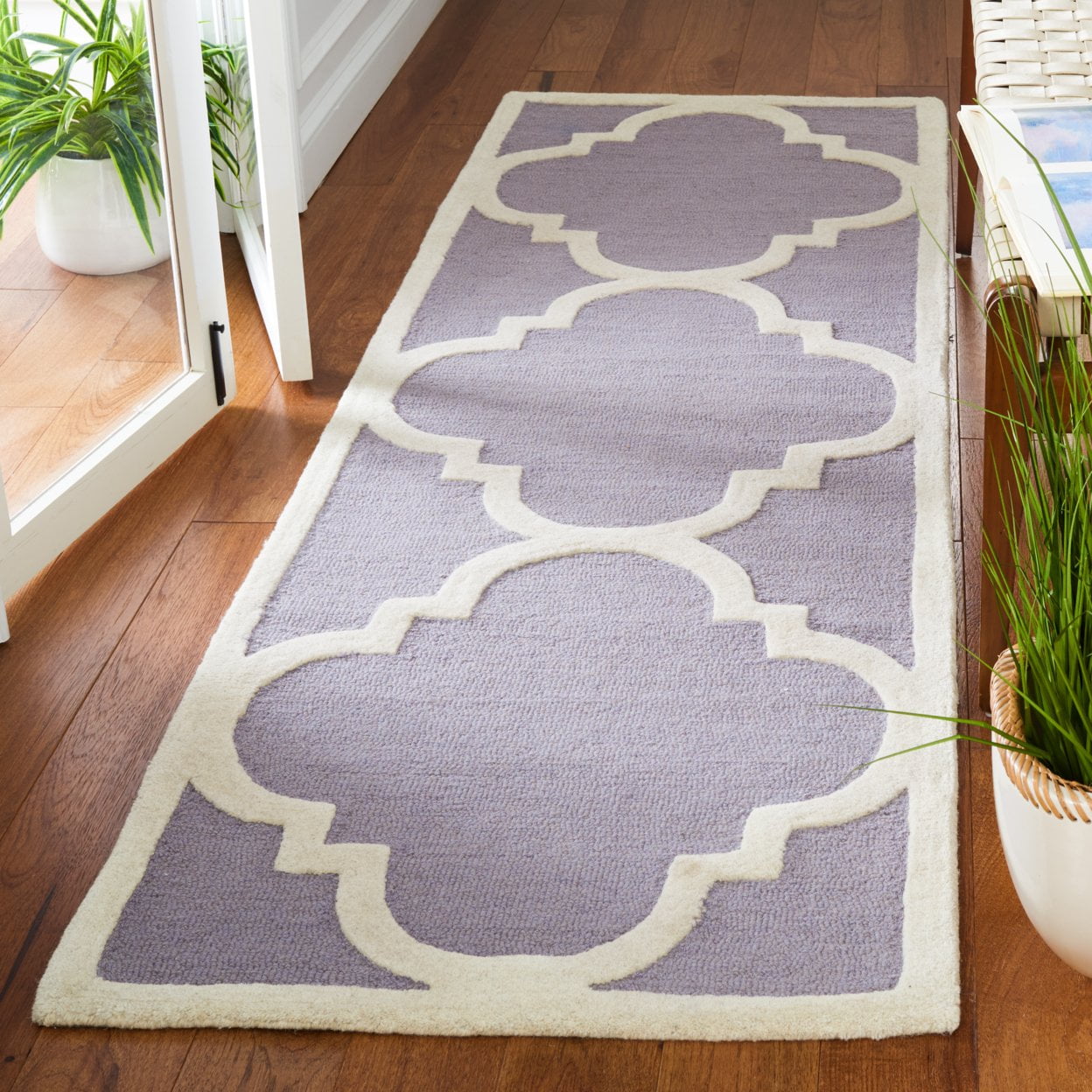 SAFAVIEH Cambridge Justine Geometric Quatrefoil Wool Area Rug, Silver/Ivory, 6' x 6' Square
