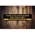 thumbnail image 1 of (Metal de aluminio) No se permite cerveza fuerte, solo hombres débiles, letrero con el nombre de Man Cave, letrero de metal para amantes de la cerveza, letrero para Man Cave, decoración para Man, 1 of 4