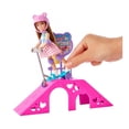 thumbnail image 3 of Set de Juego Barbie Chelsea Pista de Patinaje, 3 of 4
