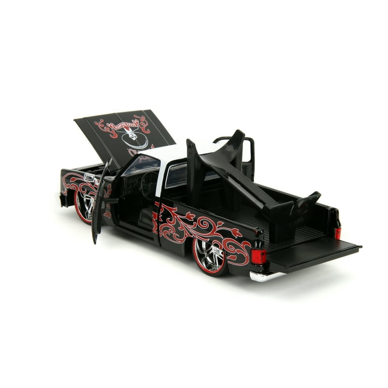 JADA Tapatío Charro Man Chevrolet C-10 Tapatio Day Of The Dead 1985 Chevy C10 w/Charro Man Figure