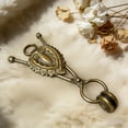 thumbnail image 4 of Pince Porte-Robe Style Antique pour Relever Robes et Jupes de Mariée, 4 of 5