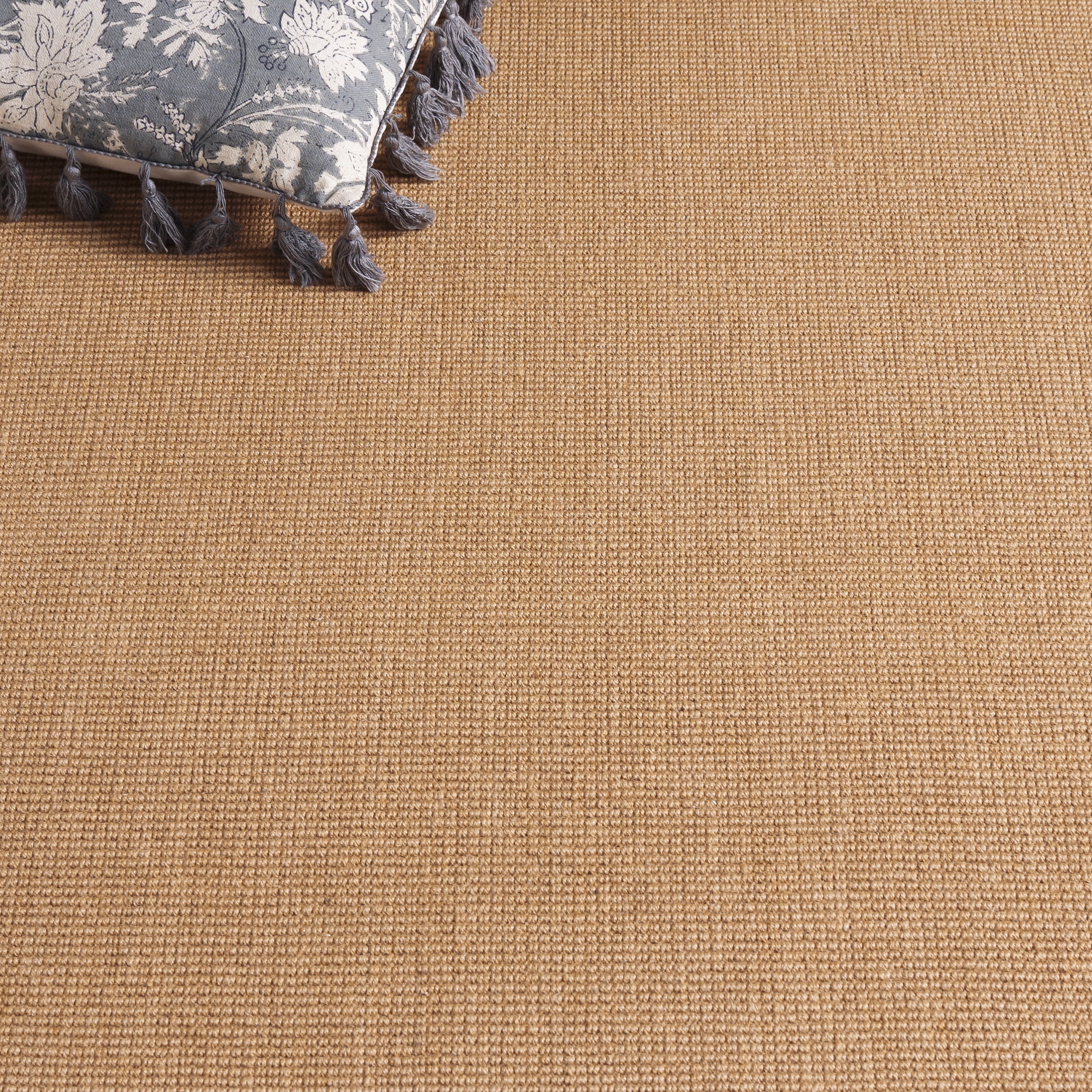 Safavieh Natural Fiber Sabrina Solid Color Area Rug, Natural/Navy, 4' x 6'