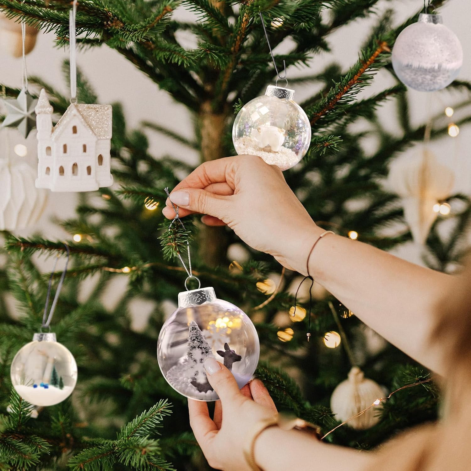 Clear Plastic Ornament Balls,DIY Fillable Christmas Balls,24 Pcs 3.15 inch Hanging Ornaments Round Balls with Removable Top for Halloween,Christmas,Birthday,Wedding,Party,Xmas Tree Decor