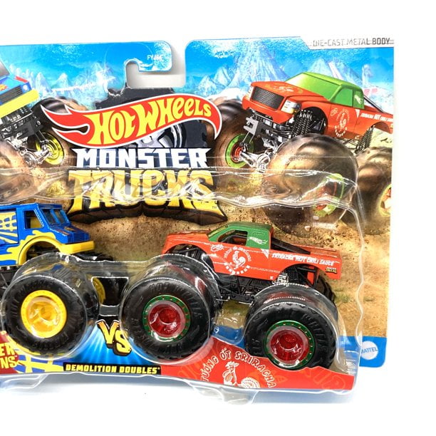 Hot Wheels - Monster Trucks Transport Truck, Includes 3 Cars, Multicolor  (Mattel GGB64)