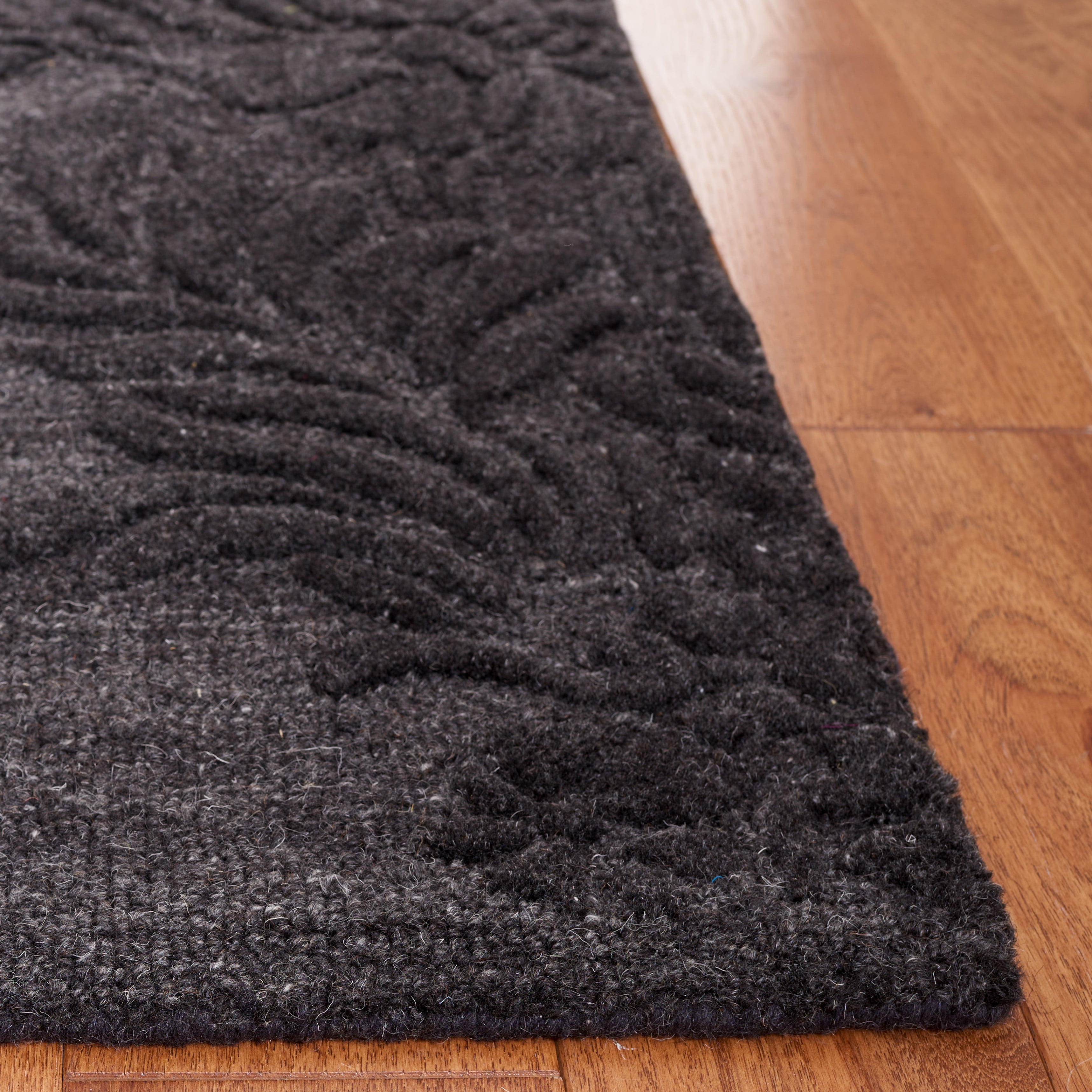 SAFAVIEH Jardin Salome Leaves Area Rug, Black, 4' x 6'