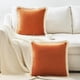 thumbnail image 3 of de Almohada Decorativa de Terciopelo Suave para Sofá, Color Naranja, 45,7 X 45,7 cm., 3 of 10