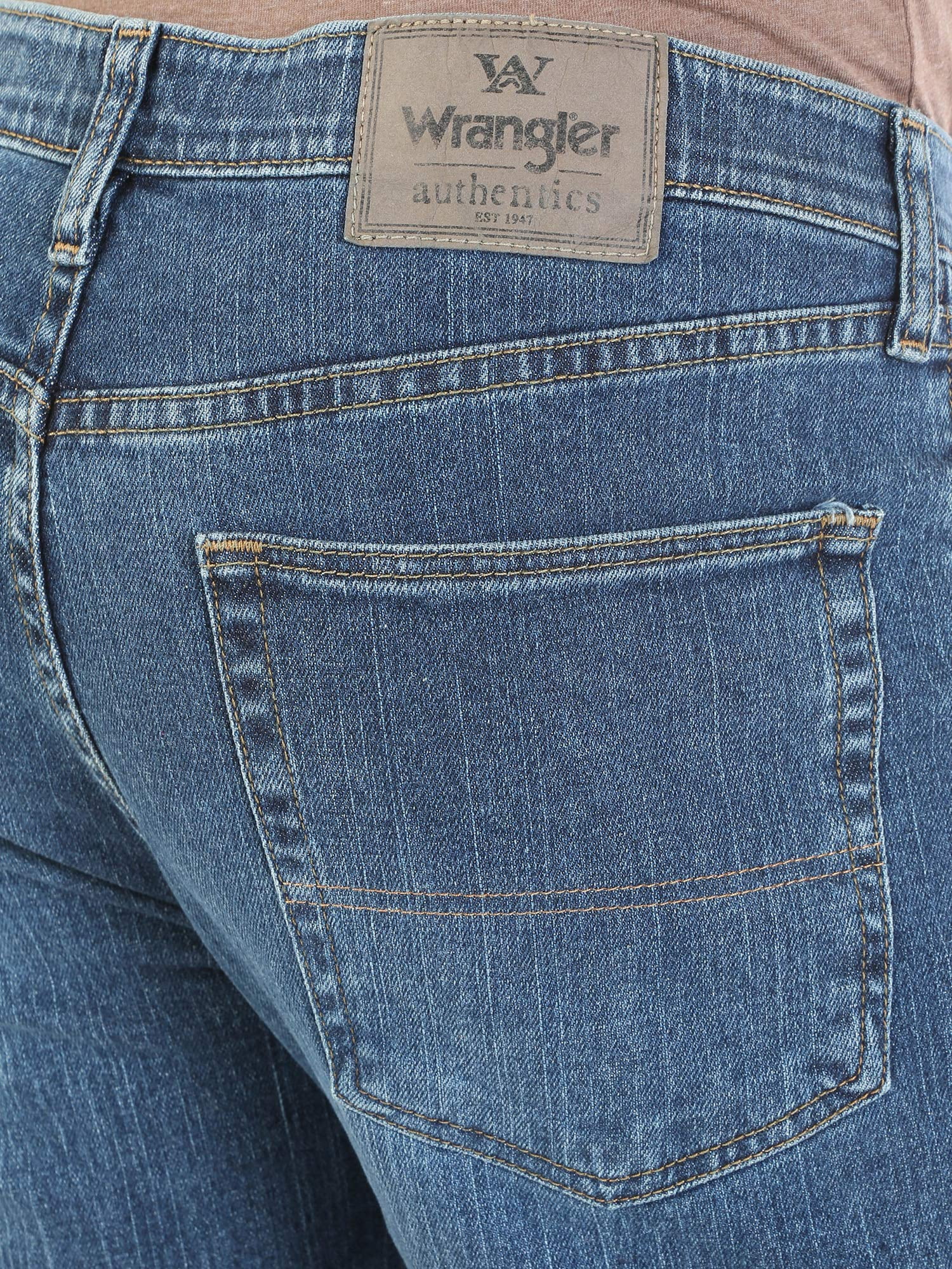 Wrangler Authentics Men's Regular Fit Comfort Flex Waist Jean, Blue Ocean, 33W x 32L
