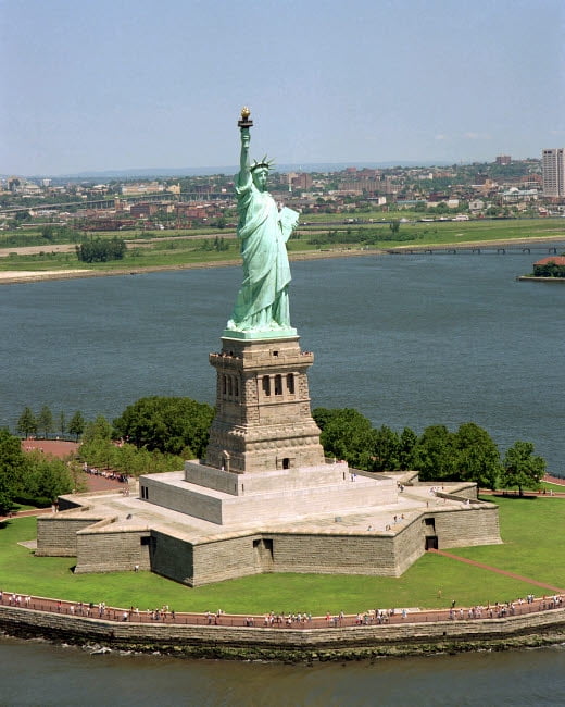 List 97+ Images aerial view of the statue of liberty Latest