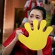 thumbnail image 4 of unbranded Guantes Livianos De Eva En Color Amarillo Para Animar En Fiestas Deportivas Y Conciertos, 4 of 8