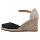 thumbnail image 4 of Sandalia de Cuña Espadrille Mamba de WHITE MOUNTAIN en Tela Negra, 4 of 7