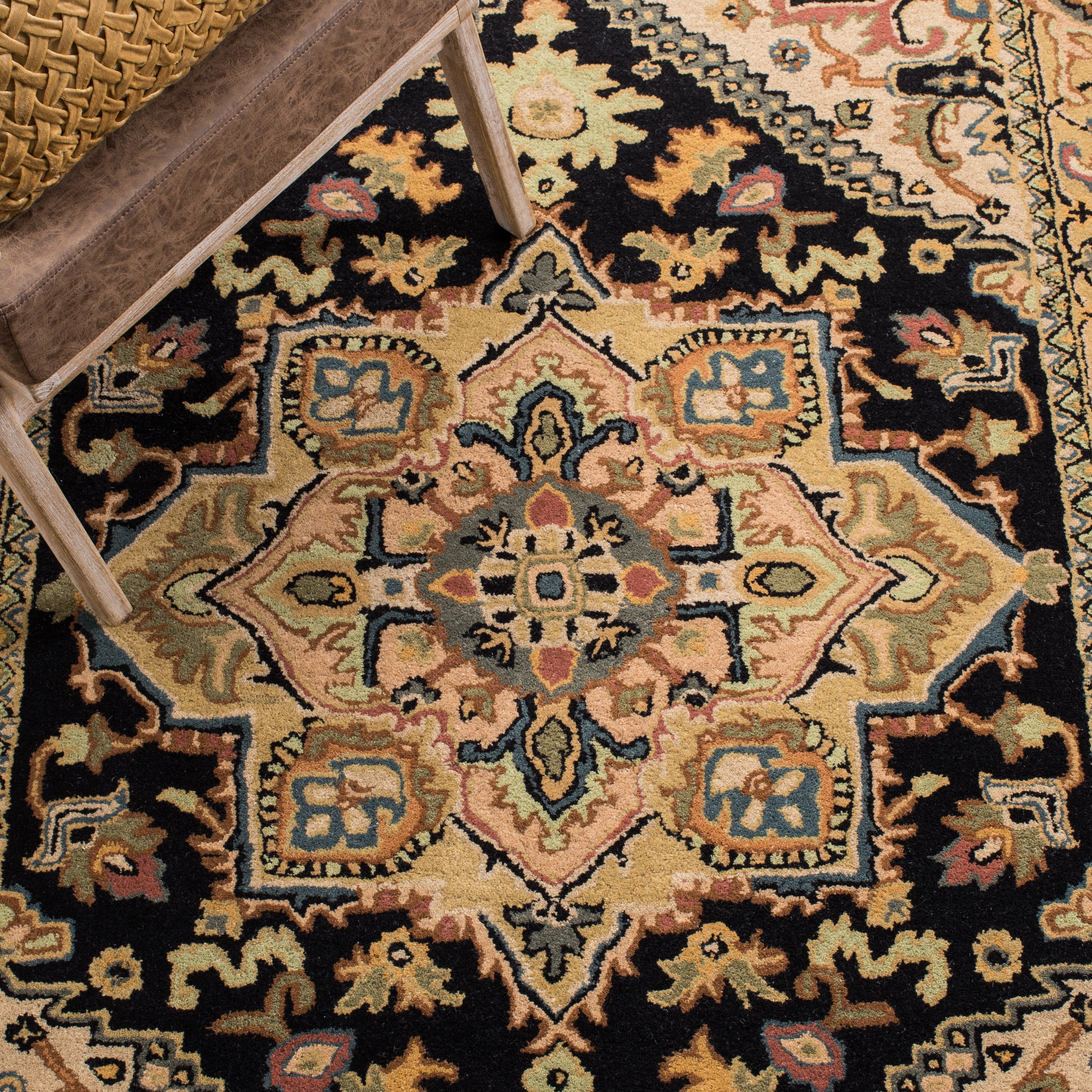 Safavieh Heritage York Oriental Wool Area Rug, Black/Gold, 6' x 9' Oval