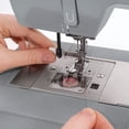 thumbnail image 2 of Máquina de Coser SINGER HD64S de 32 puntadas, velocidad extra alta, 2 of 4