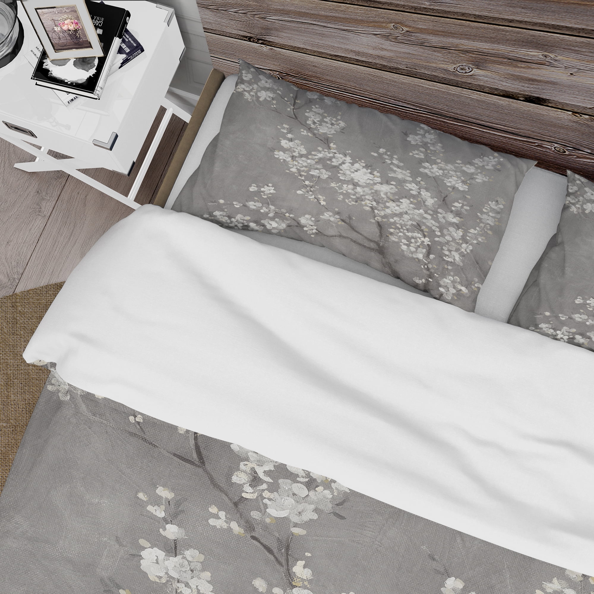 Designart 'White Cherry Blossoms II' Farmhouse Duvet Cover Set
