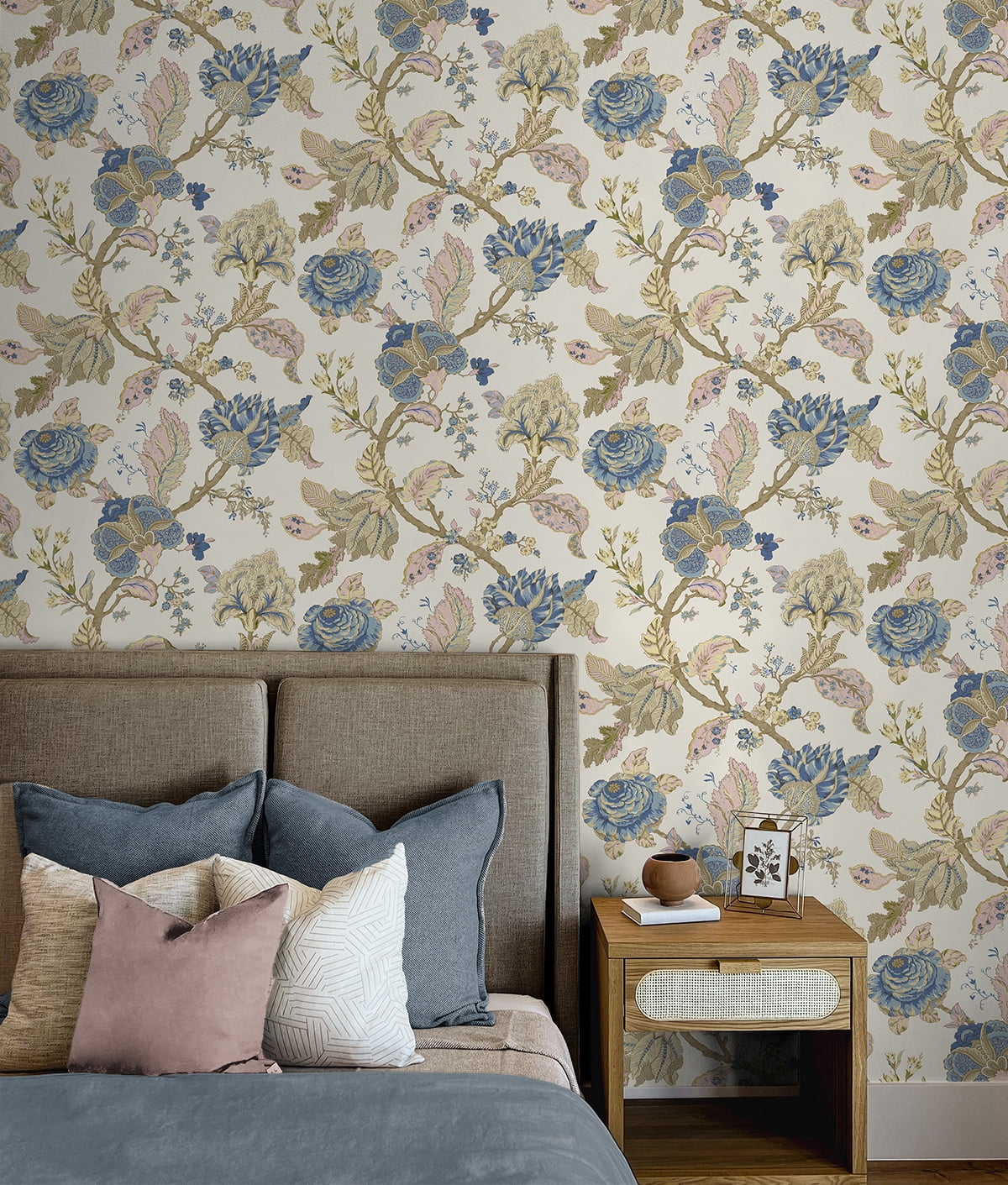 Seabrook Designs  Lana Jacobean Prepasted Wallpaper 20.5 in W x 33 ft. L - Parchment