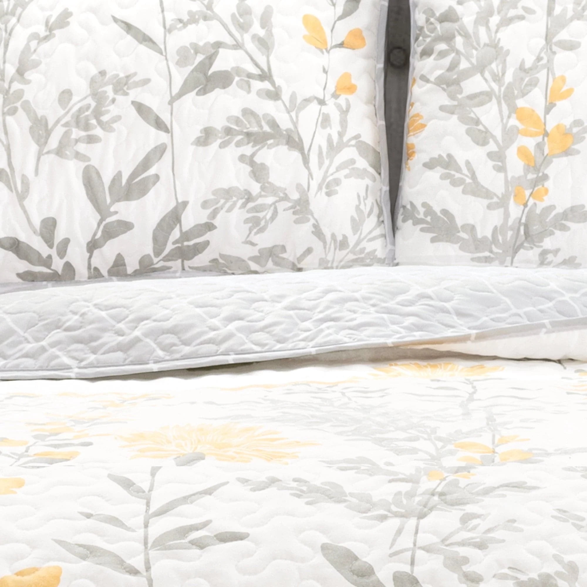 Lush Decor 100% Polyester Aprile Reversible Quilt Blue/Gray 3Pc Set Full/Queen