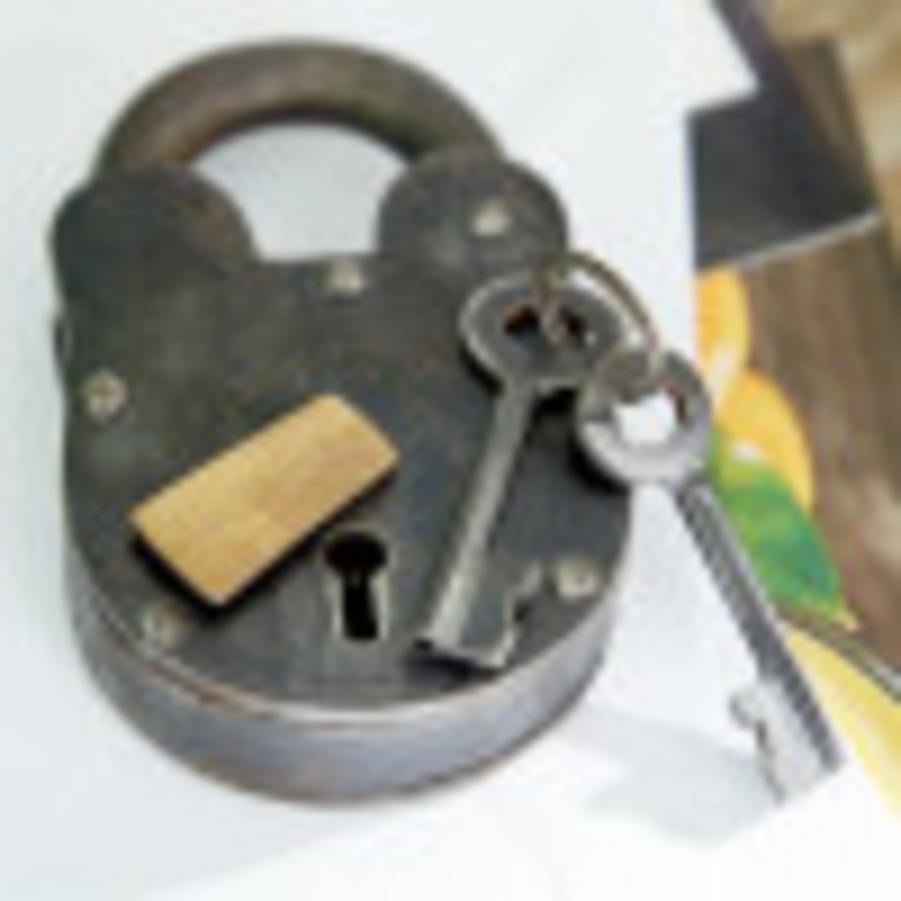 DecMode 4" Gray Brass Lock And Key