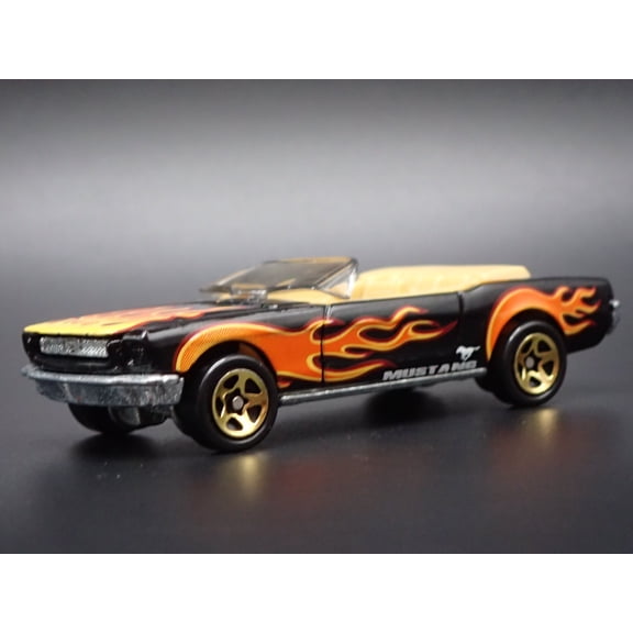Open Box 1965 65 FORD MUSTANG CONVERTIBLE BLACK 1:64 SCALE DIORAMA DIECAST MODEL CAR