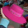 thumbnail image 1 of Sombrero de Fedora para hombre y mujer, sombrero de jazz con letras Rosas y rojas, cinta de diamantes de imitación, novedad de primavera, venta al por mayor, 1 of 3