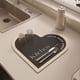 thumbnail image 2 of Escurridor de cocina en forma de corazón, tapete de secado de poliéster, drenaje rápido, resistente al desgaste, ahorra espacio, regalo de San Valentín, 30 x 30 cm, negro, 2 of 7