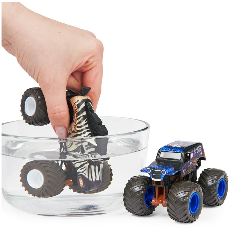 Monster Jam, Color-Changing Die-Cast Monster Trucks 2-Pack, 1:64 Scale  (Styles May Vary) - Walmart.com