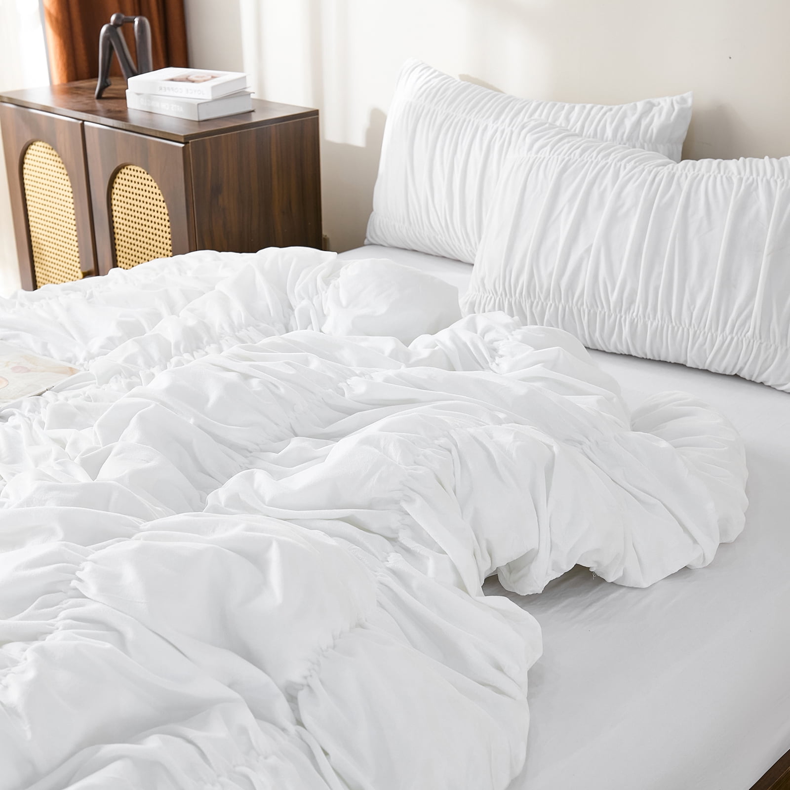 Luxury Velvet Comforter Set Queen Size,Boho Shabby Chic Ruched Bedding Comforter,Aesthetic Vintage Bedding Fluffy Ruffle Comforter Set,Ultra Soft Velvet Chenille Quilt Set,Vintage Ruffled Velvet Plus