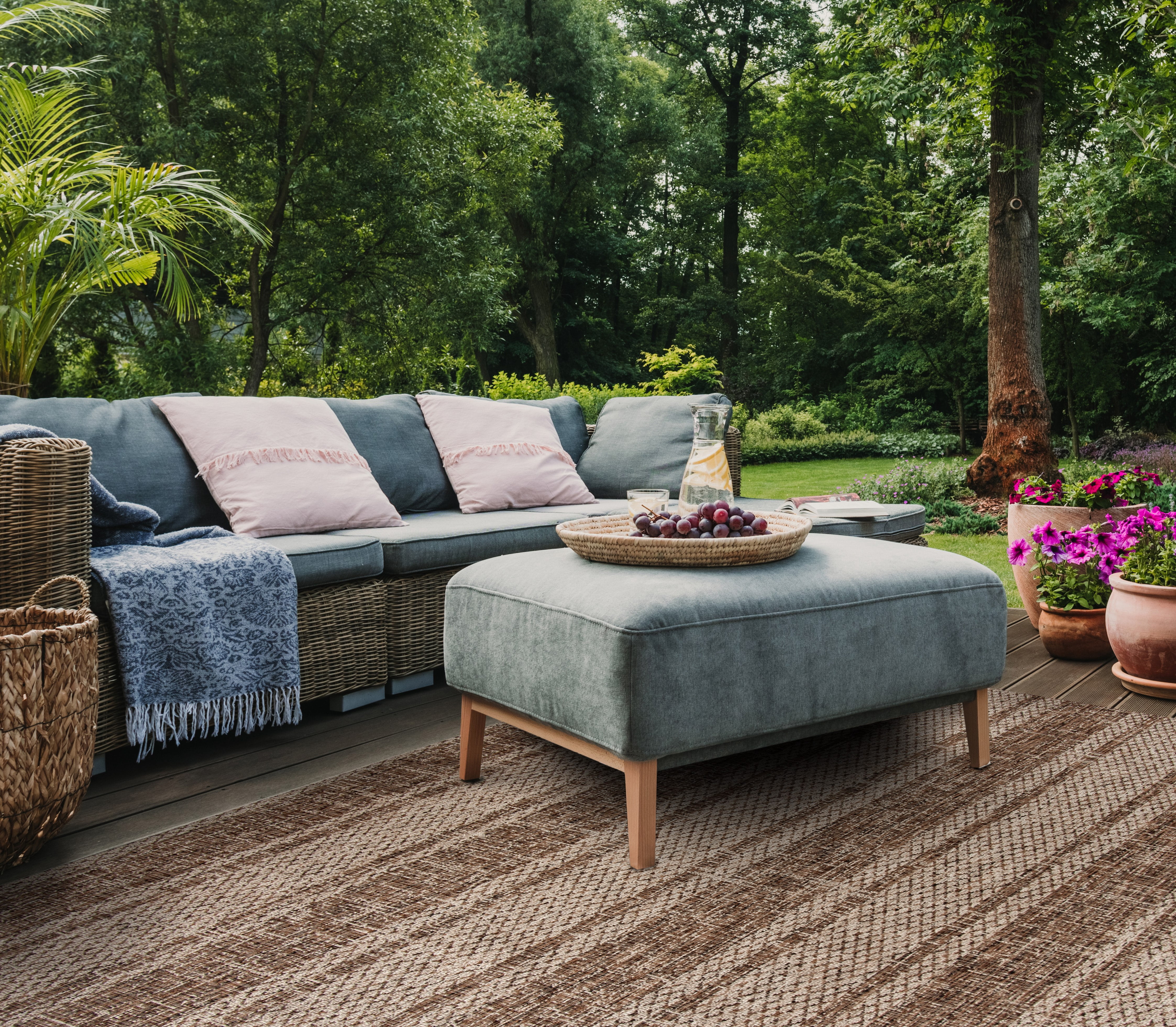 SAFAVIEH Courtyard Robert Striped Indoor/Outdoor Area Rug, 5'3" x 7'7", Light Beige/Light Brown