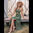 thumbnail image 4 of Vestido Maxi para Mujer, Plisado, con Cuello Halter, Estampado y Escote en V. Verde M, 4 of 8