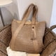thumbnail image 4 of Bolso Hombro para Mujer Bolso Tejido A Mano Gran Capacidad Con Borla (Caqui), 4 of 9