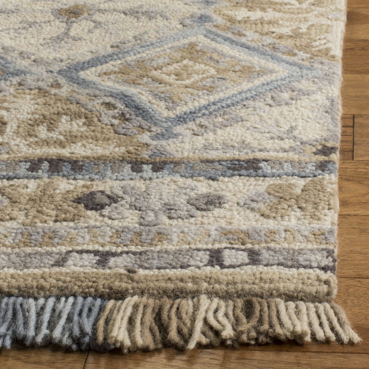 SAFAVIEH Blossom Keighley Geometric Fringe Wool Area Rug, Beige/Light Blue, 6' x 6' Round