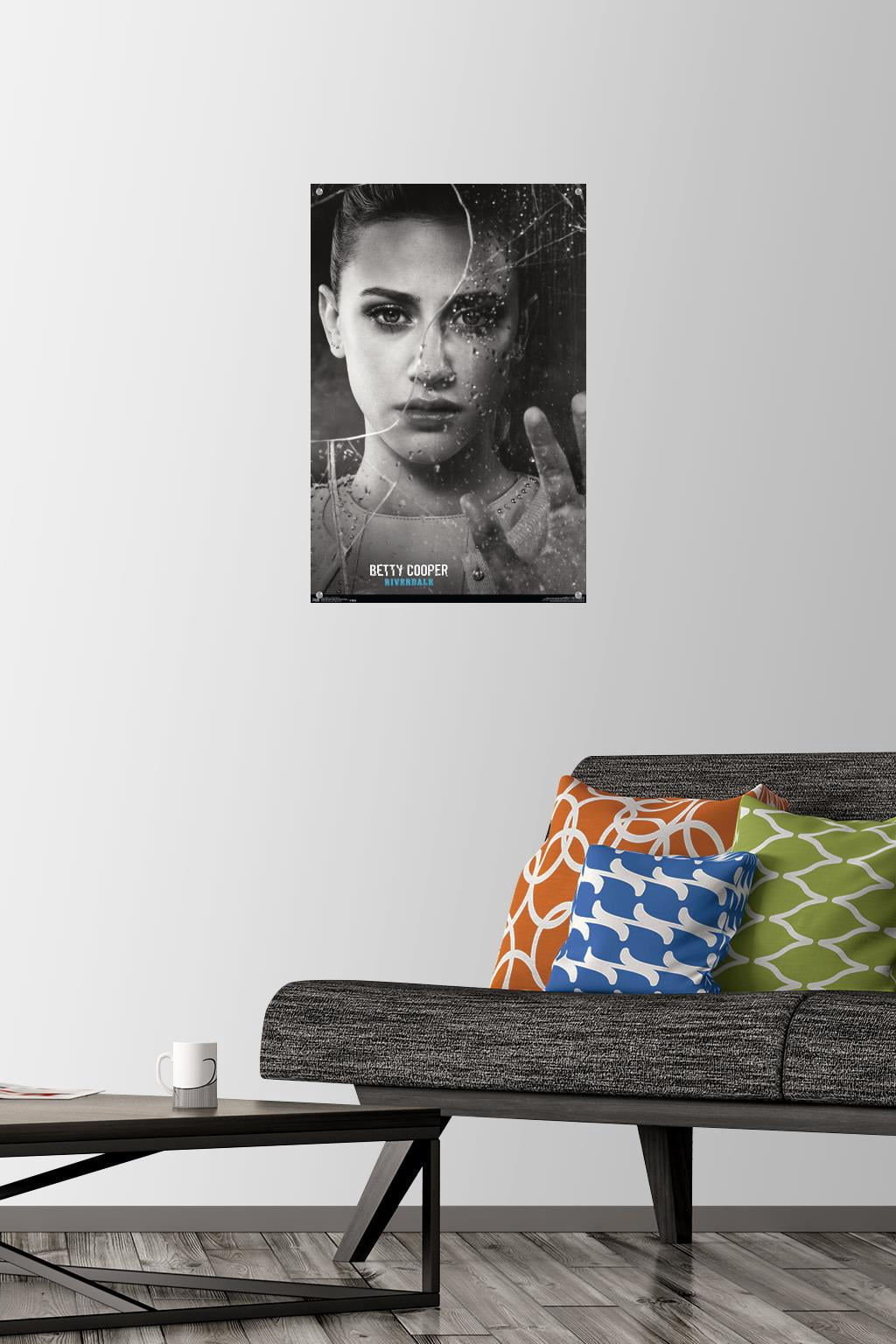 Riverdale - Shattered Betty Wall Poster with Push Pins, 14.725" x 22.375"