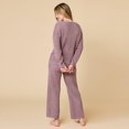 thumbnail image 4 of Conjunto de Ropa Cómoda Softies Marshmallow con Escote en V para Mujer XL, 4 of 8