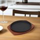 thumbnail image 5 of 1 juego de sartén redonda de hierro fundido para carne, plancha para asar con base de madera, bandeja redonda para servir, ideal para cocina, restaurante, barbacoa y cena., 5 of 7