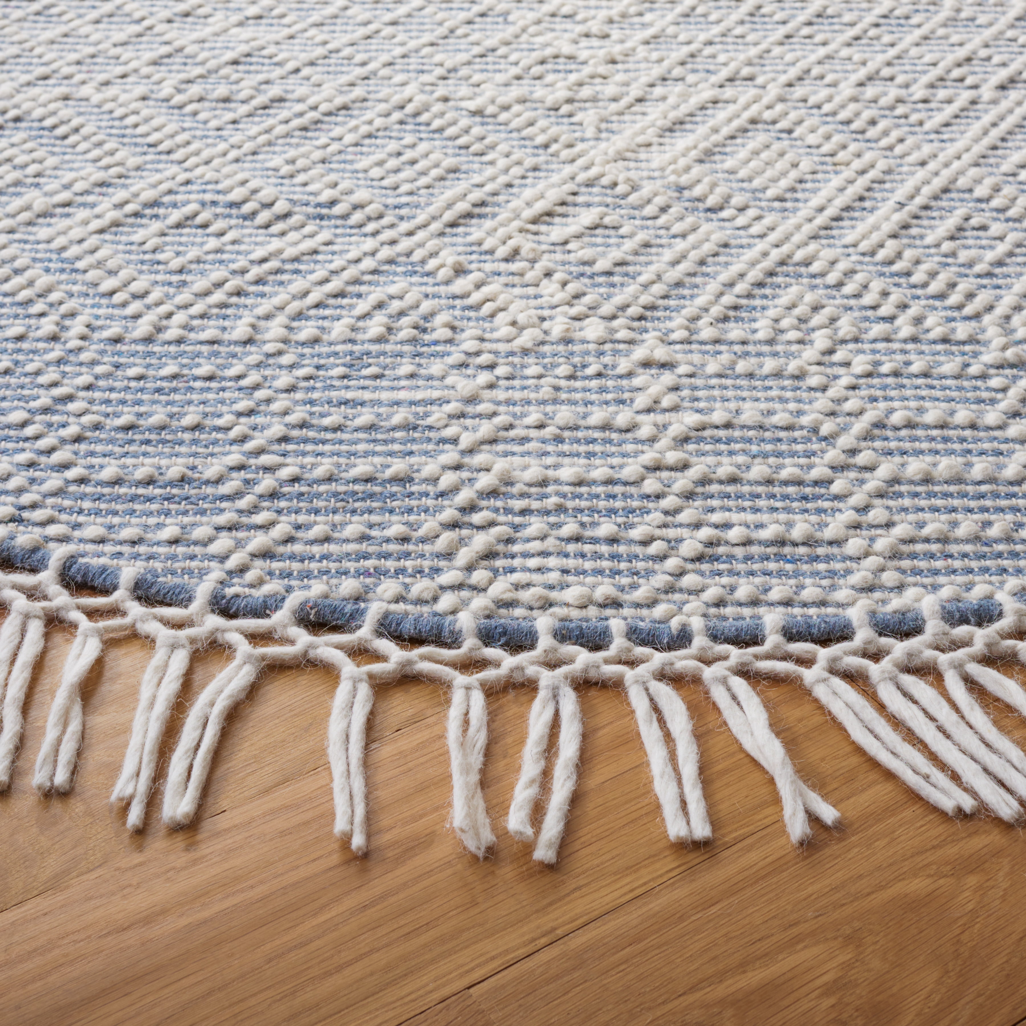 SAFAVIEH Natura Cordelia Southwestern Wool Area Rug, Ivory/Grey, 6' x 6' Round