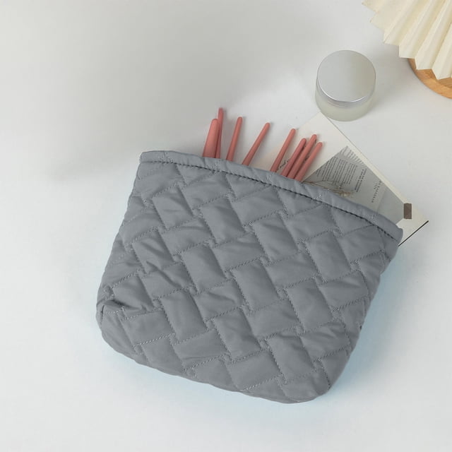 Handmade Knitted Cosmetic Bag with Striped Color-Block Pattern, Portable Zippered Makeup Pouch for Travel and Daily Use