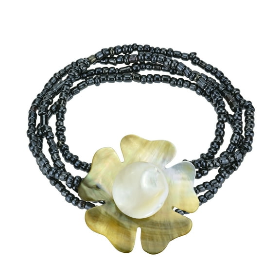 AeraVida Ocean Flower Natural Seashell and Bead Floral Bracelet