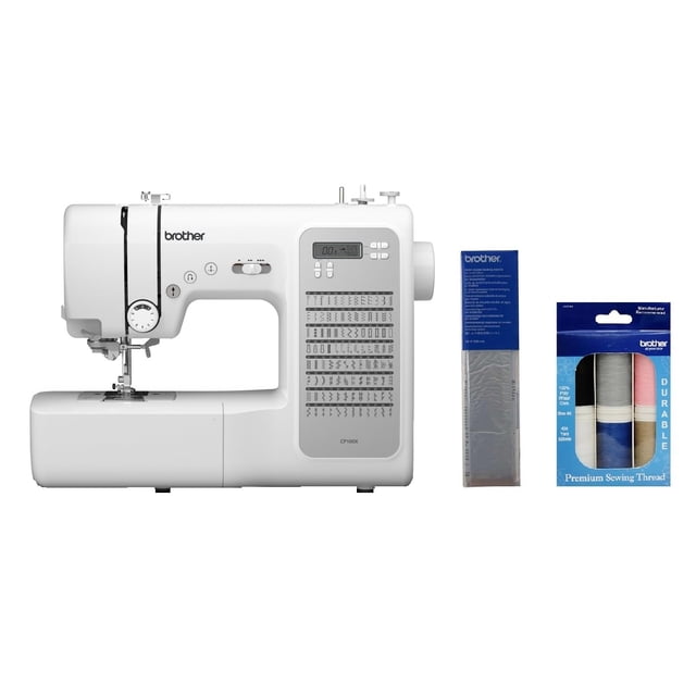 máquina de coser y acolchar Brother CP100X 100 stitches máquina blanca y gris vista frontal con panel derecho impreso que muestra 100 puntadas integradas y pantalla LCD, perilla de tensión y enhebrador automático de 1 paso; brazo libre y mesa ancha para acolchado en primer plano; a la derecha, paquete con estabilizador soluble SA520 y paquete de 6 hilos SASEW6 en negro, blanco, gris, azul, rosa y marrón pardo.