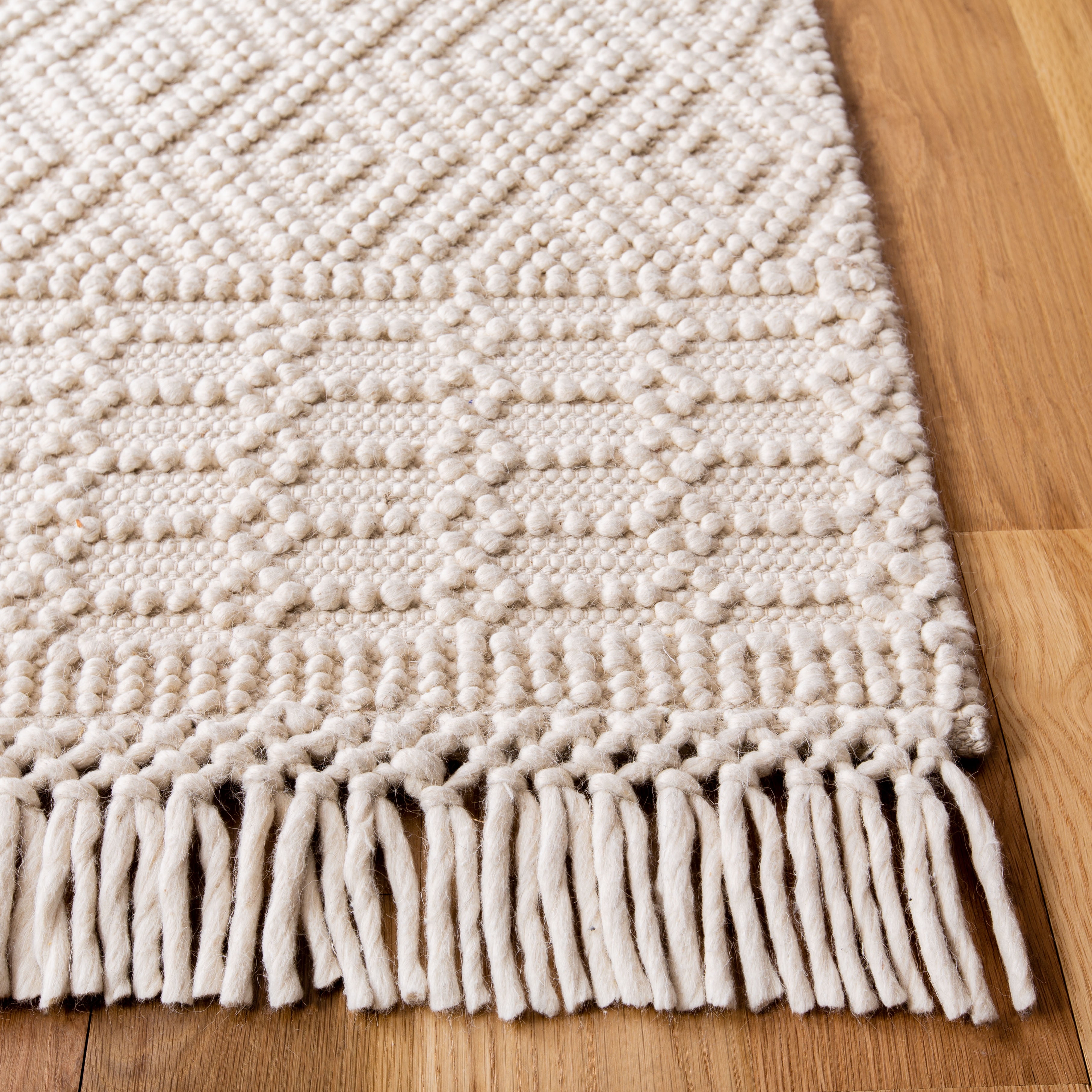 SAFAVIEH Natura Cordelia Southwestern Wool Area Rug, Ivory, 4' x 4' Square