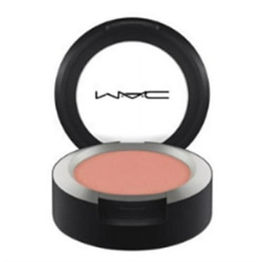 MAC COSMETICS/POWDER KISS SOFT MATTE EYE SHADOW (STRIKE A POSE)  0.05 OZ