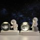 thumbnail image 3 of Bola de cristal tallada con luz de noche con forma de astronauta y base luminosa para estudiantes y amigos, 3 of 6