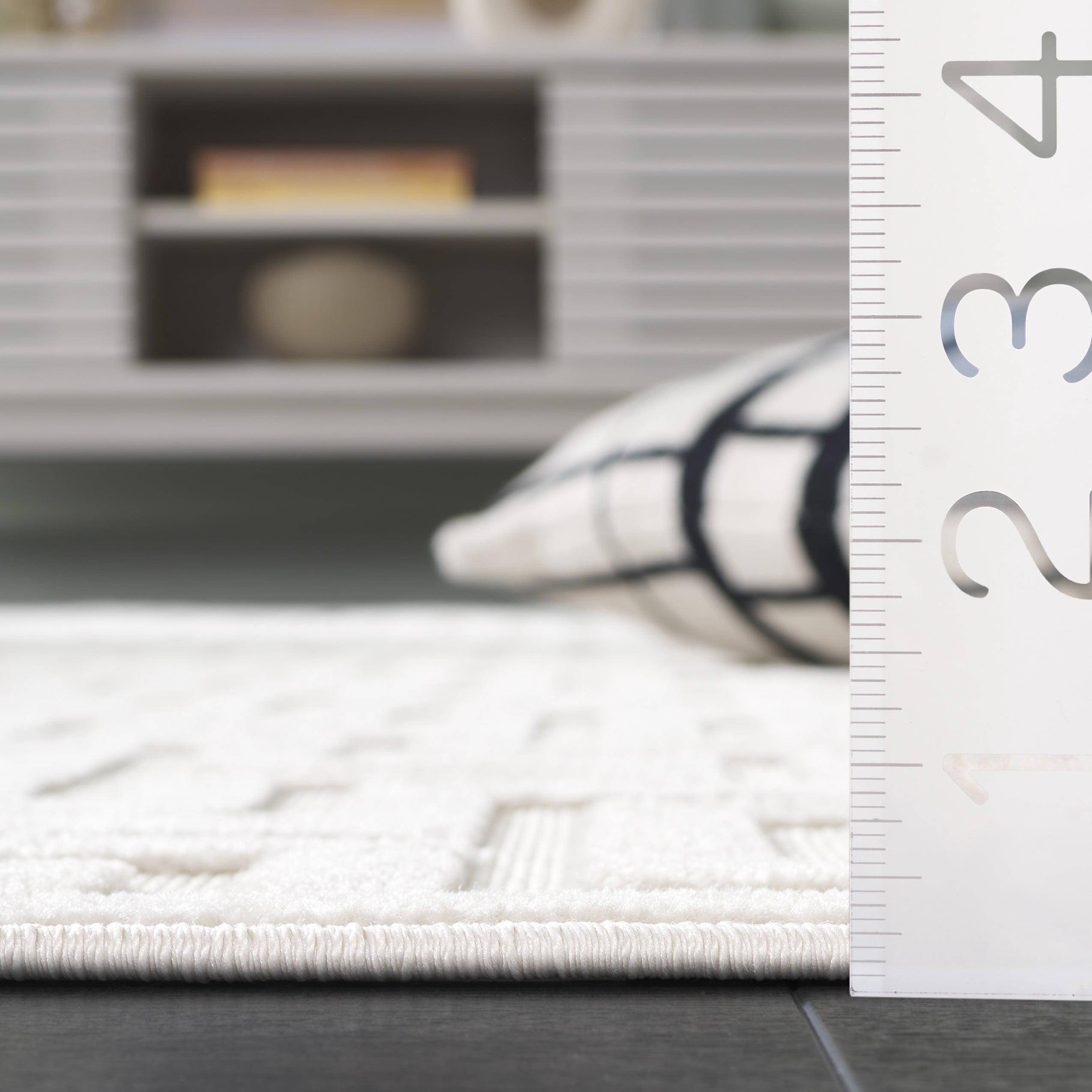 SAFAVIEH Stella Emalee Geometric Indoor/Outdoor Area Rug, Ivory, 8'2" x 10'