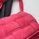 thumbnail image 5 of Bolso Bandolera Bolso de hombro casual para mujer Bolso de embrague de moda con almohada acolchada simple (rosa roja) Tmvgtek Para Estrenar, 5 of 9