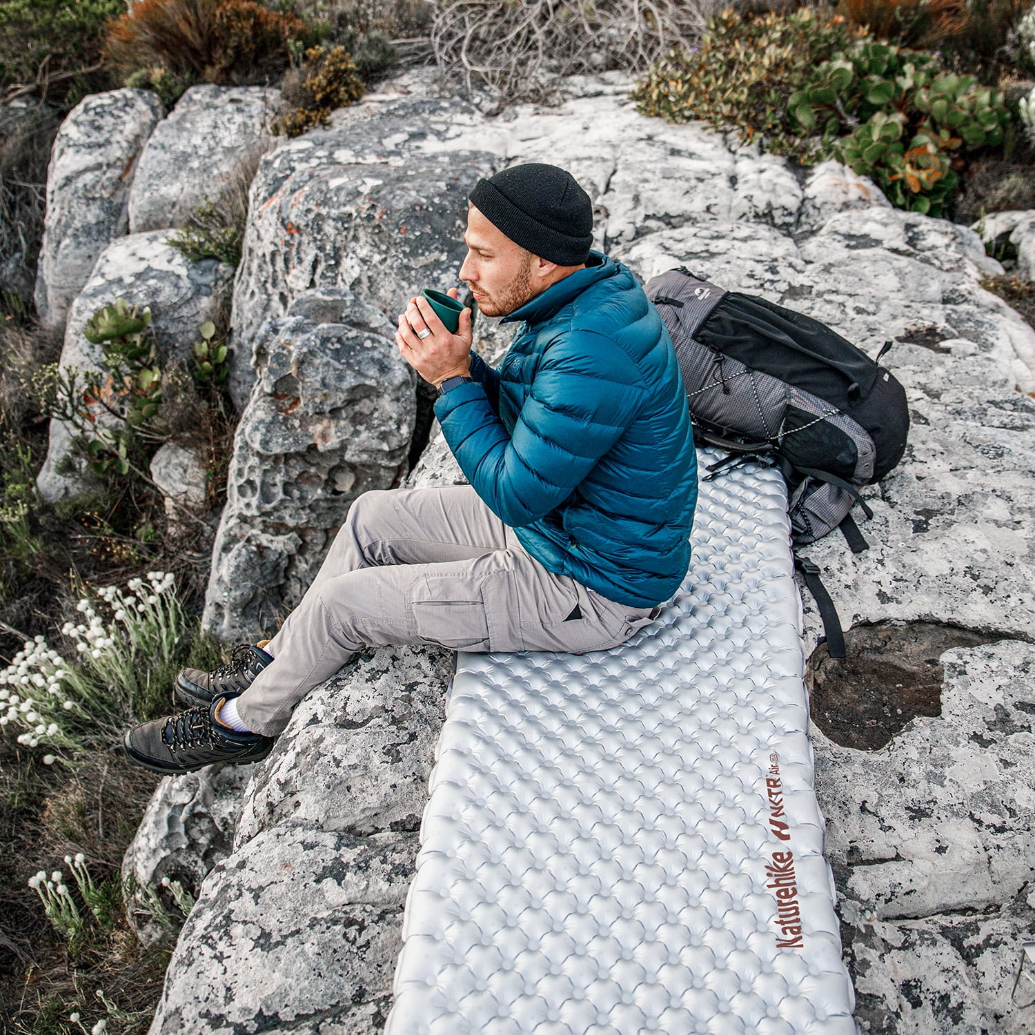 Naturehike, Ultralight Inflatable Sleeping Pad, Outdoor Hiking Insulated Camping Air Mattress, Portable Backpacking Air Sleeping Pad, Double-layer Air Valve, Thickened & Shock Absorption, R value 5.8