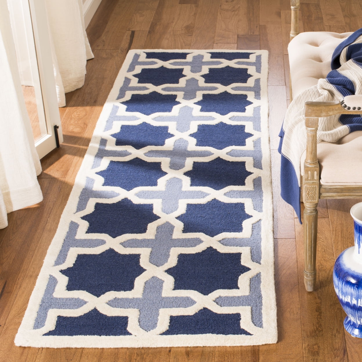 SAFAVIEH Cambridge Lincoln Geometric Wool Area Rug, Blue/Ivory, 4' x 6'