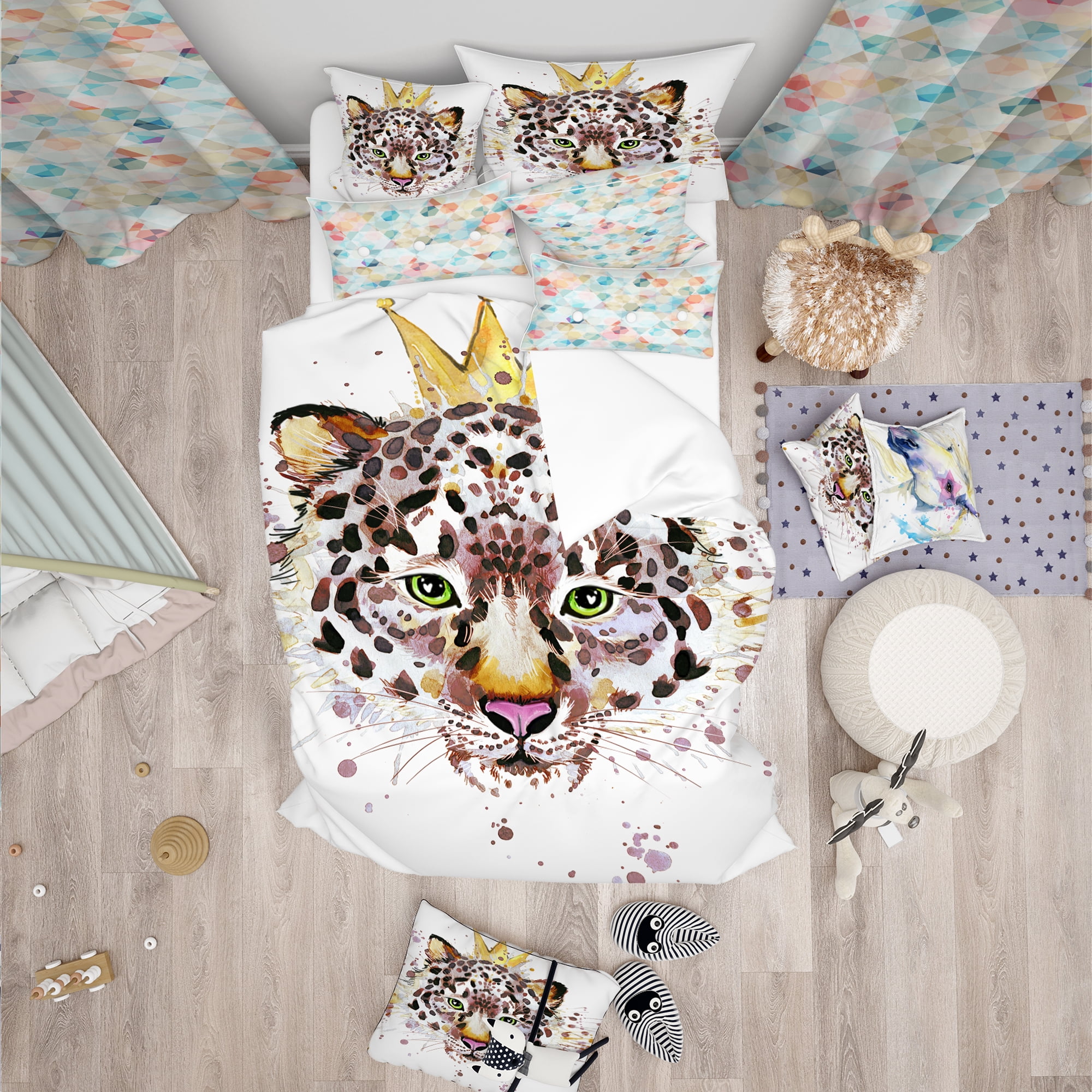 Designart 'Leopard Head with Golden Crown' Tropical Duvet Cover Set