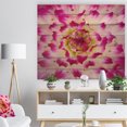 thumbnail image 3 of Design Art - Pétales de Fleurs de Rose Blanches Lisses, 3 of 5