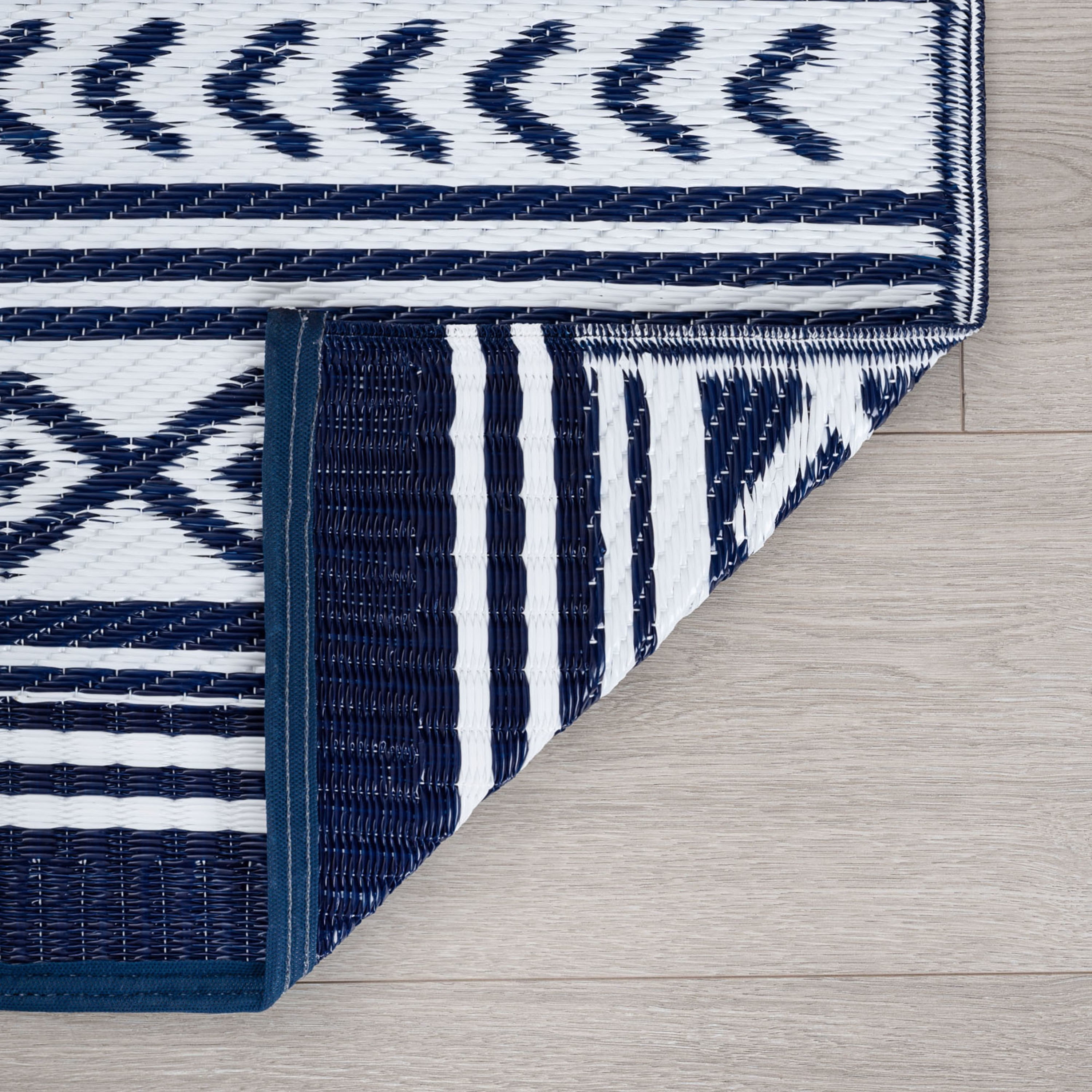5x7 Reversible Navy and White Polypropylene Outdoor Stripe Area Rug