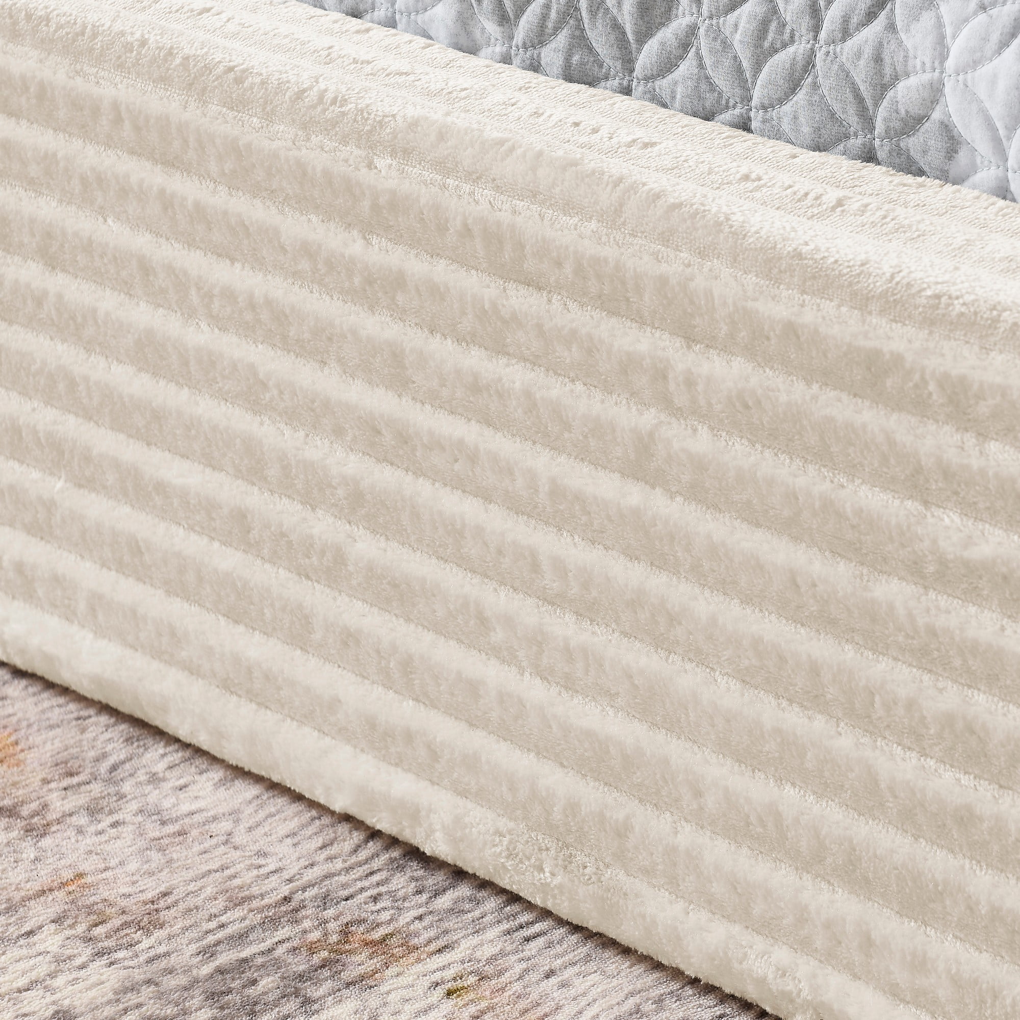 Aukfa Queen Size Upholstered Platform Bed with Curved Headboard, Velvet Fabric Low Profile Bed Frame, No Box Spring Needed, Beige